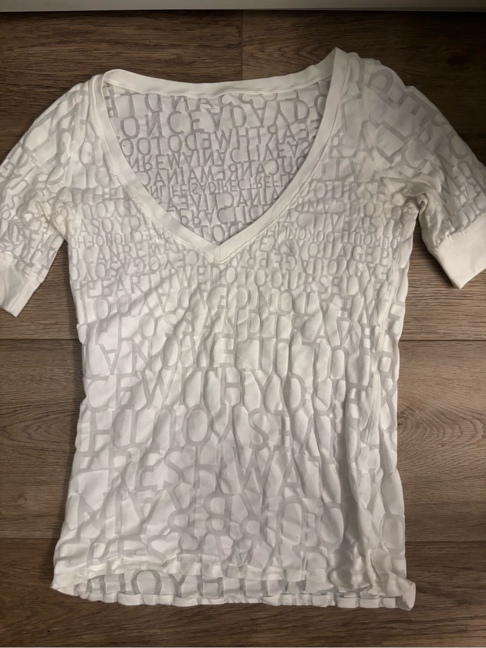 Women’s White V-Neck Lululemon sheer top 3/4 length sleeves size 5